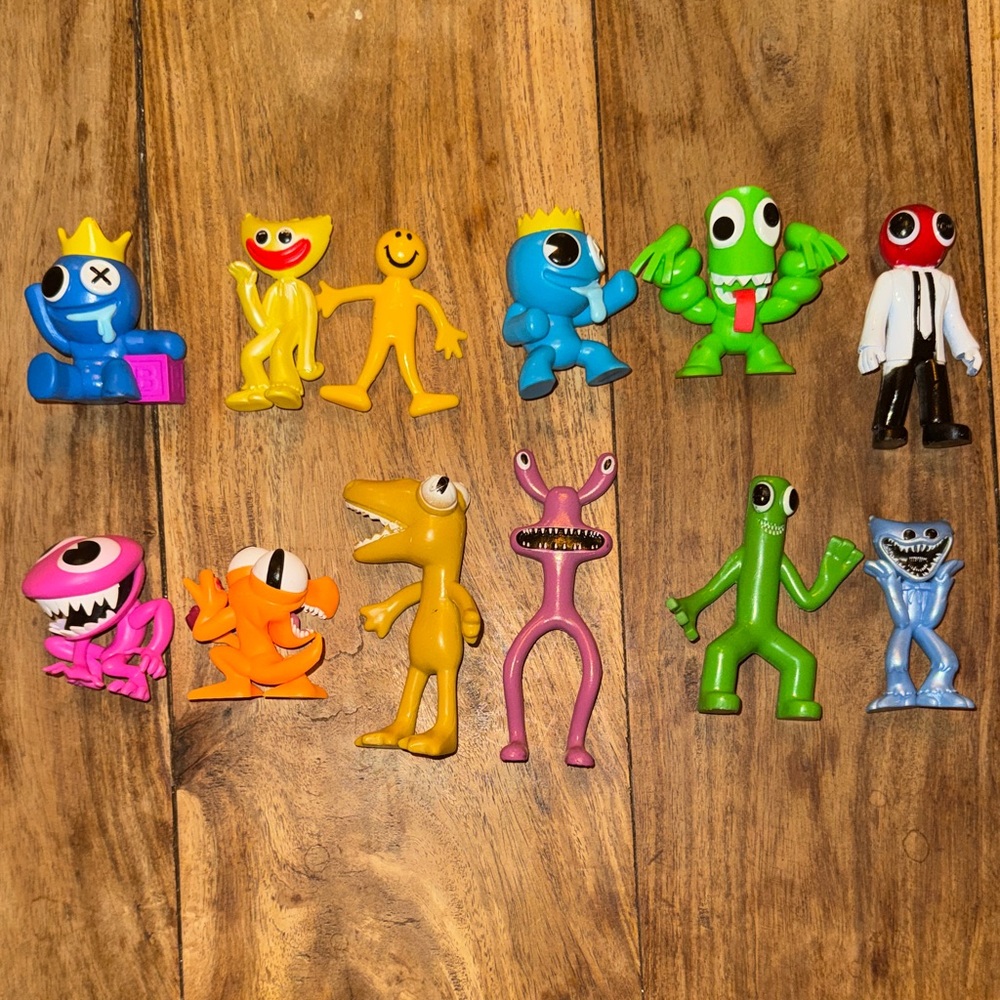 Rainbow Friends and Huggie Wuggie 18 doll Set